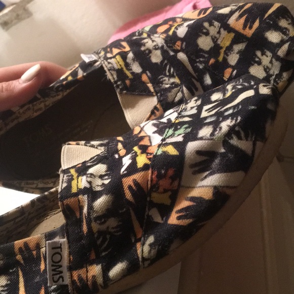 TOMS - Picture 4 of 5